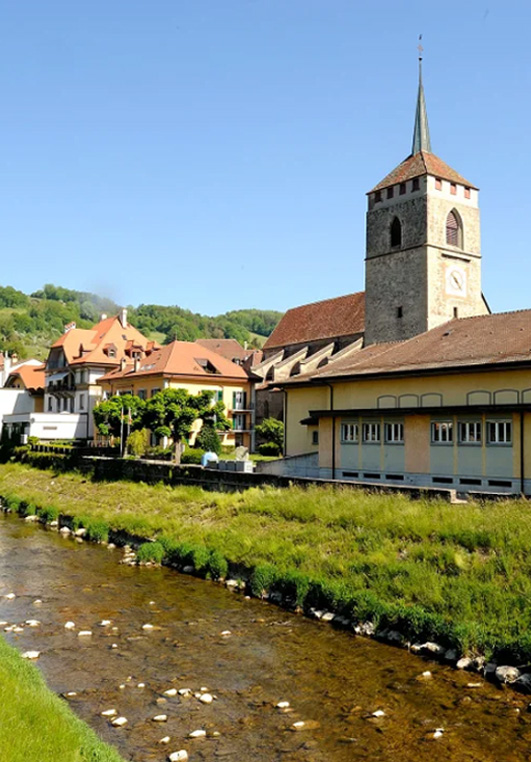 Comune de Moudon - rivière et église